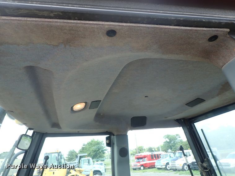 image for item DE0884 2005 New Holland LB75B backhoe