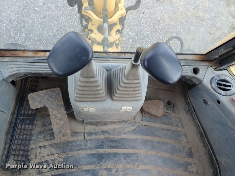 image for item DE0884 2005 New Holland LB75B backhoe