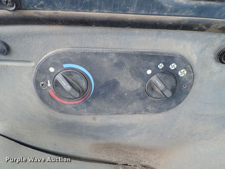 image for item DE0884 2005 New Holland LB75B backhoe