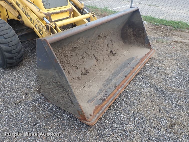 image for item DE0884 2005 New Holland LB75B backhoe