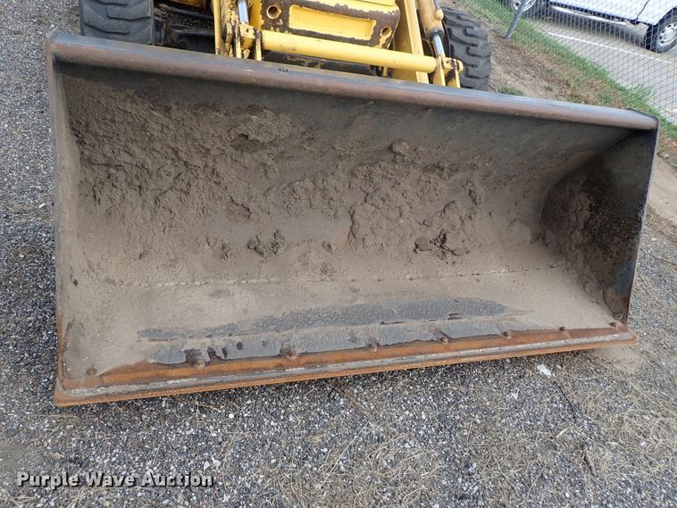 image for item DE0884 2005 New Holland LB75B backhoe