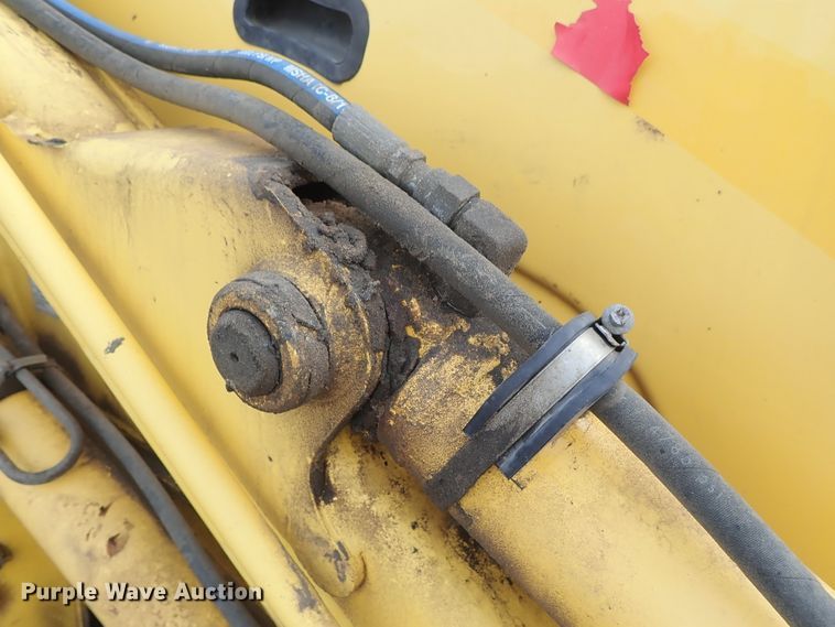 image for item DE0884 2005 New Holland LB75B backhoe