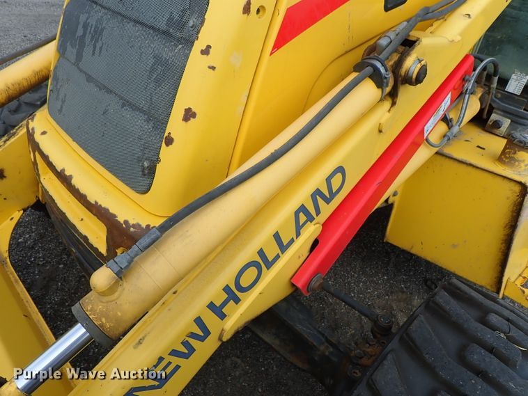 image for item DE0884 2005 New Holland LB75B backhoe