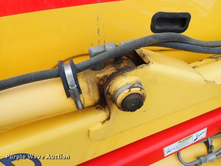 image for item DE0884 2005 New Holland LB75B backhoe