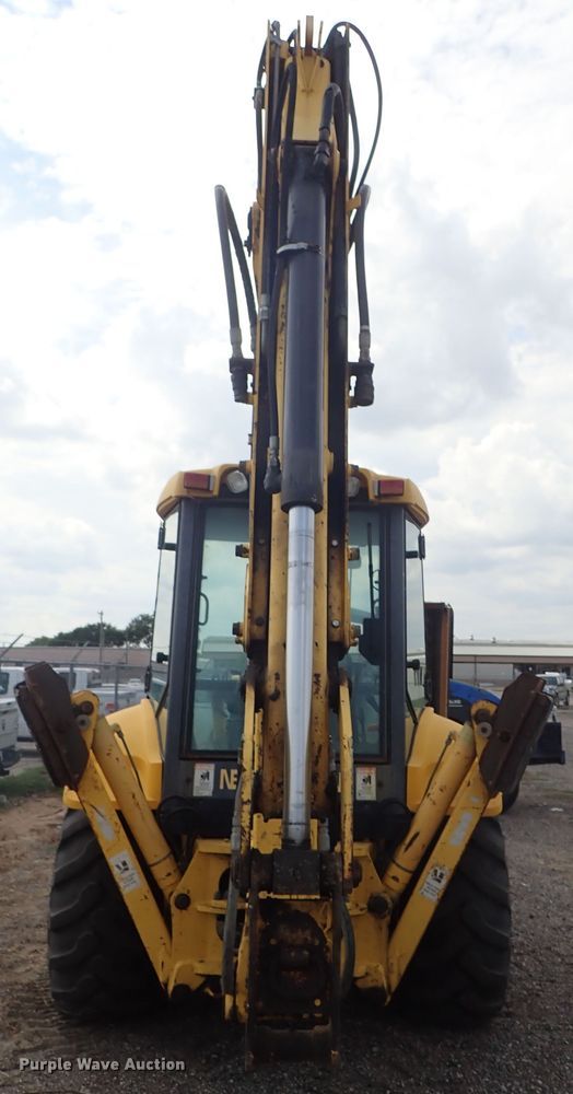 image for item DE0884 2005 New Holland LB75B backhoe