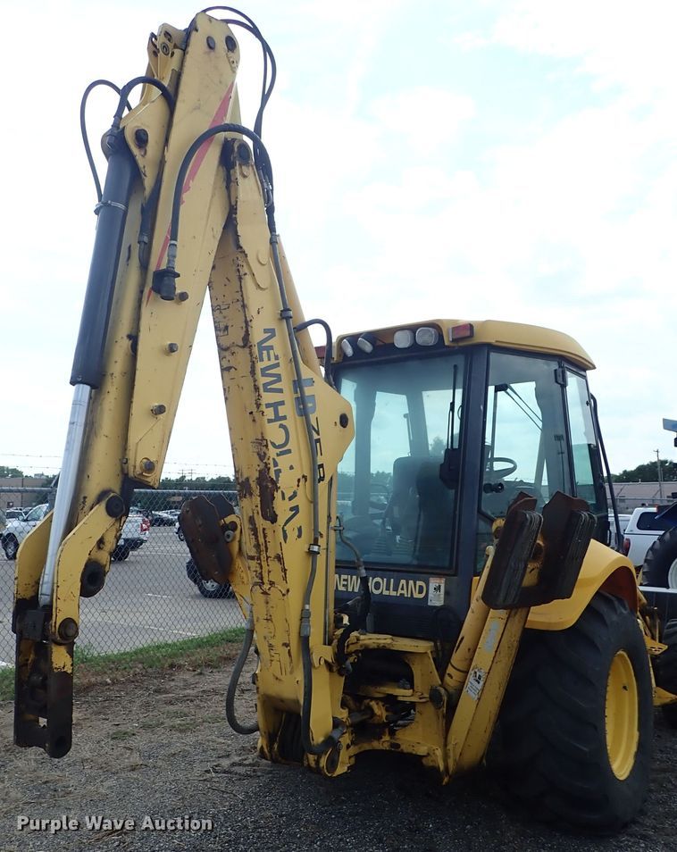 image for item DE0884 2005 New Holland LB75B backhoe
