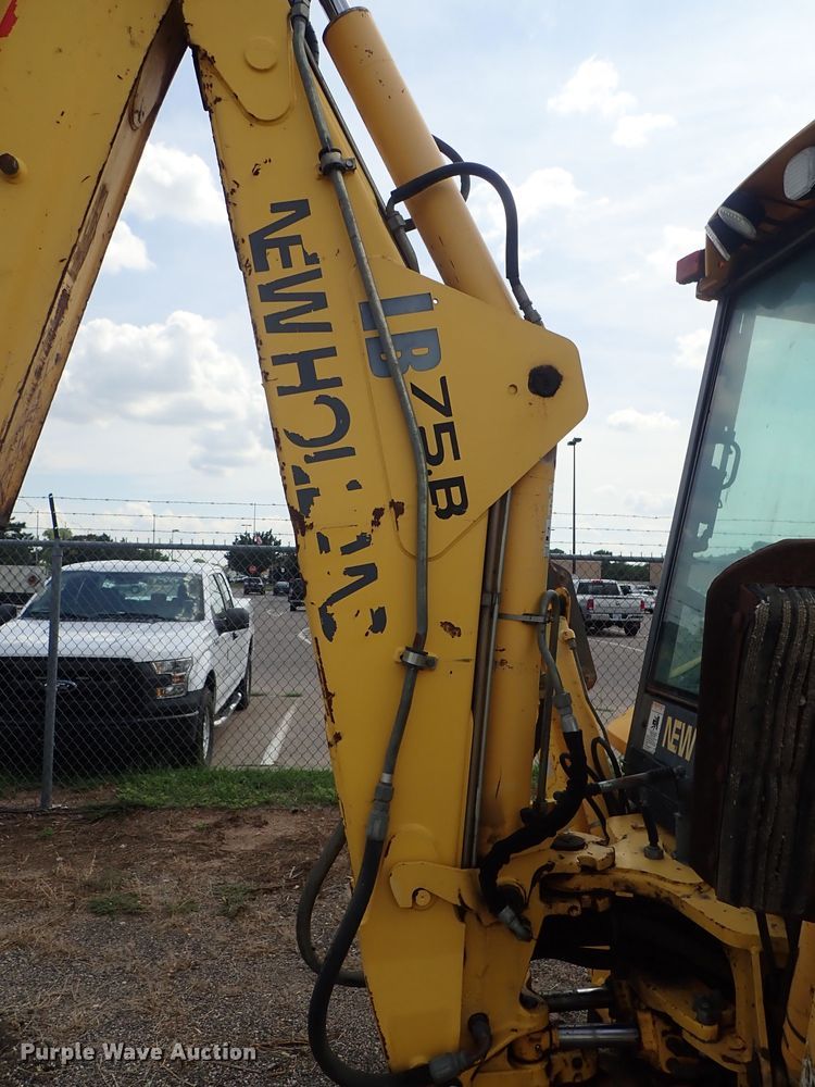 image for item DE0884 2005 New Holland LB75B backhoe