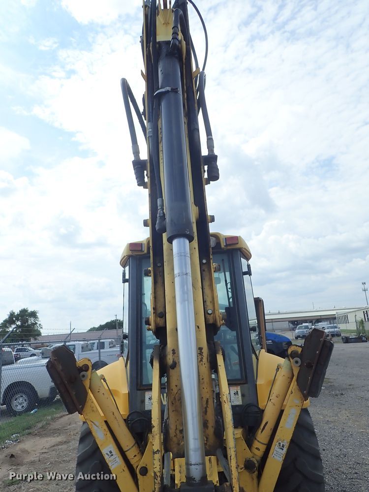 image for item DE0884 2005 New Holland LB75B backhoe