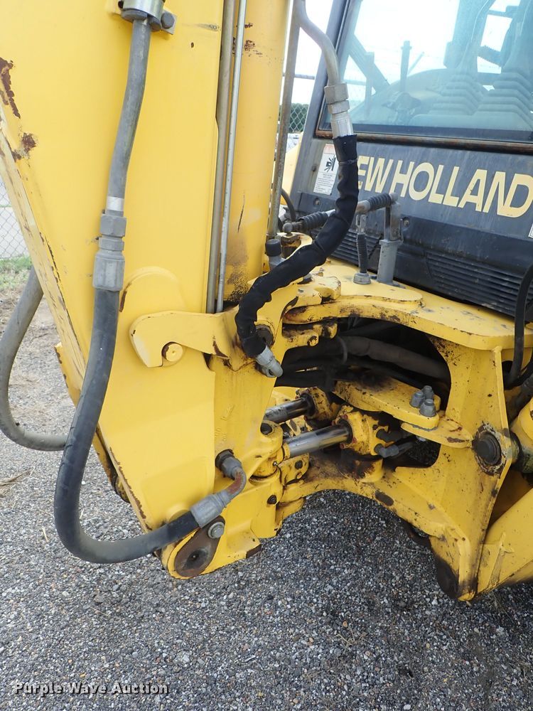 image for item DE0884 2005 New Holland LB75B backhoe