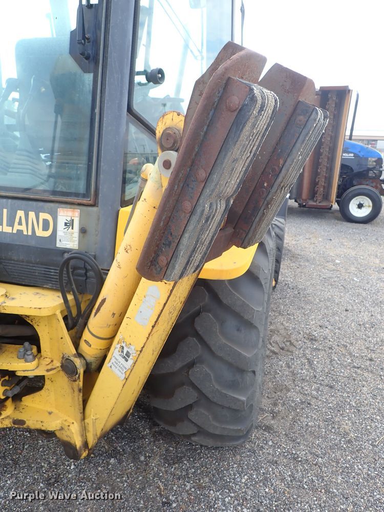 image for item DE0884 2005 New Holland LB75B backhoe