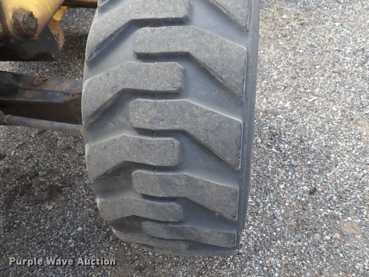 image for item DE0884 2005 New Holland LB75B backhoe