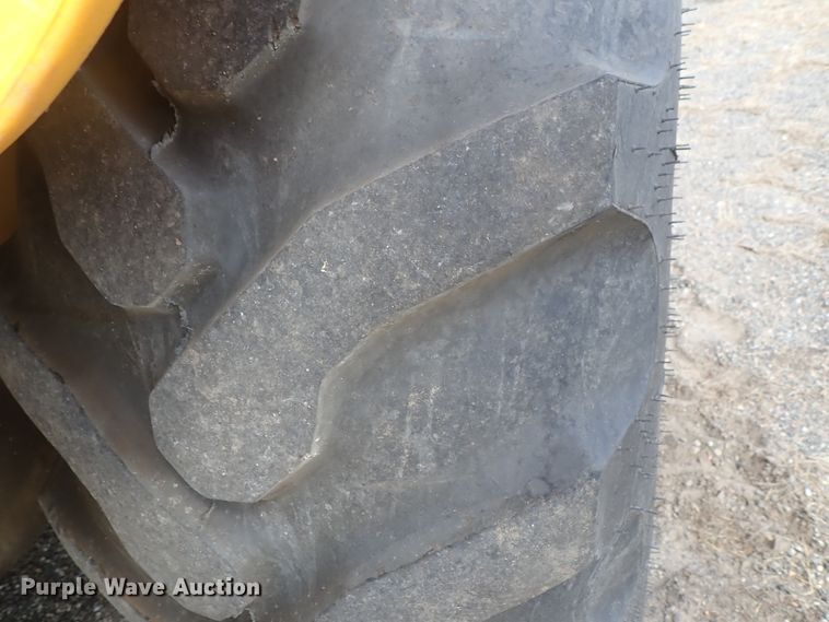 image for item DE0884 2005 New Holland LB75B backhoe