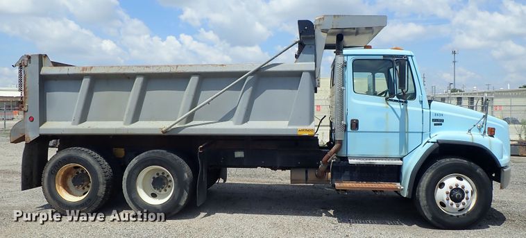 image for item DE0886 2002 Freightliner FL80 dump truck