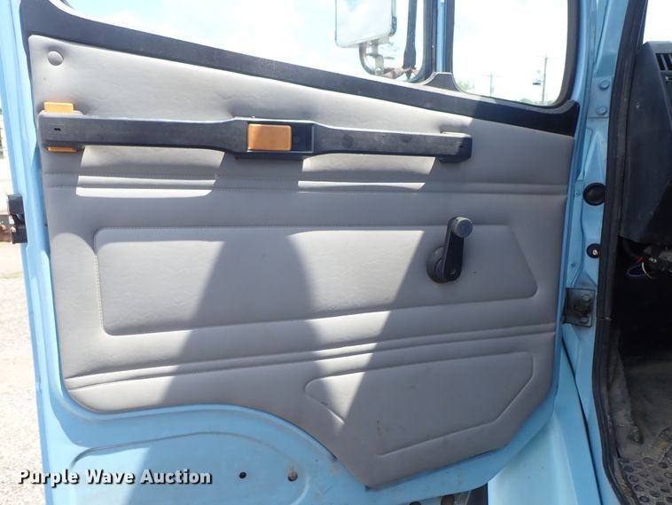 image for item DE0886 2002 Freightliner FL80 dump truck