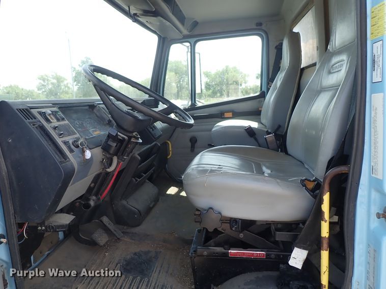 image for item DE0886 2002 Freightliner FL80 dump truck