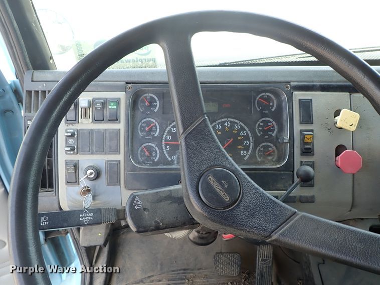 image for item DE0886 2002 Freightliner FL80 dump truck