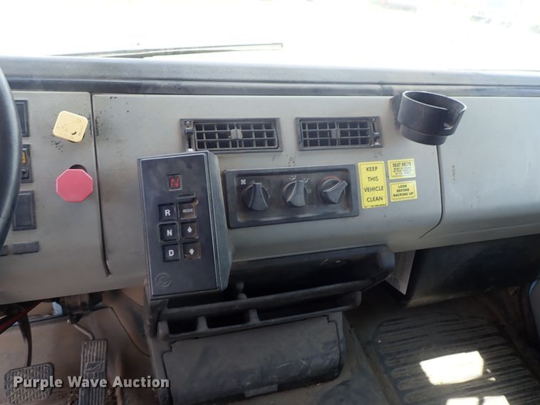 image for item DE0886 2002 Freightliner FL80 dump truck