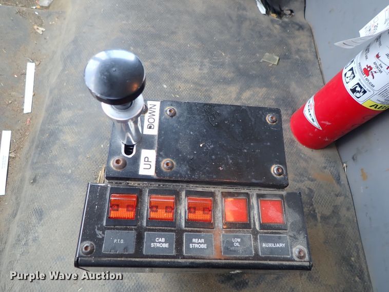 image for item DE0886 2002 Freightliner FL80 dump truck