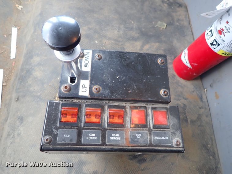 image for item DE0886 2002 Freightliner FL80 dump truck