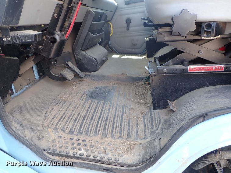 image for item DE0886 2002 Freightliner FL80 dump truck