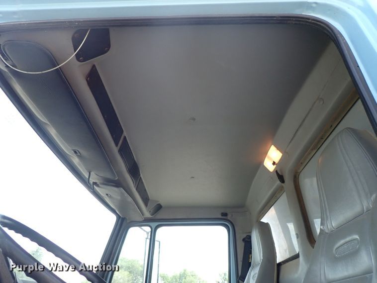 image for item DE0886 2002 Freightliner FL80 dump truck