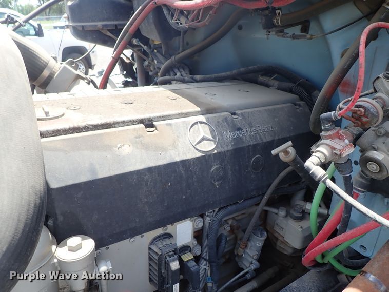 image for item DE0886 2002 Freightliner FL80 dump truck