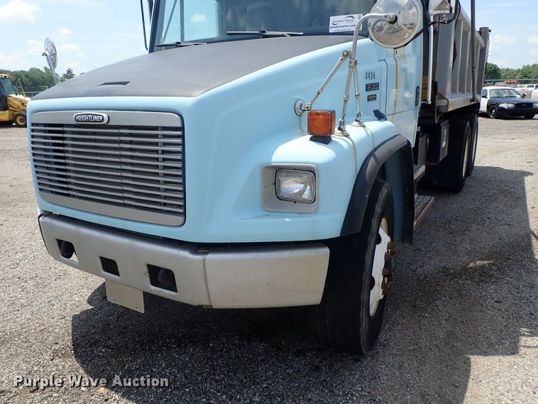 image for item DE0886 2002 Freightliner FL80 dump truck