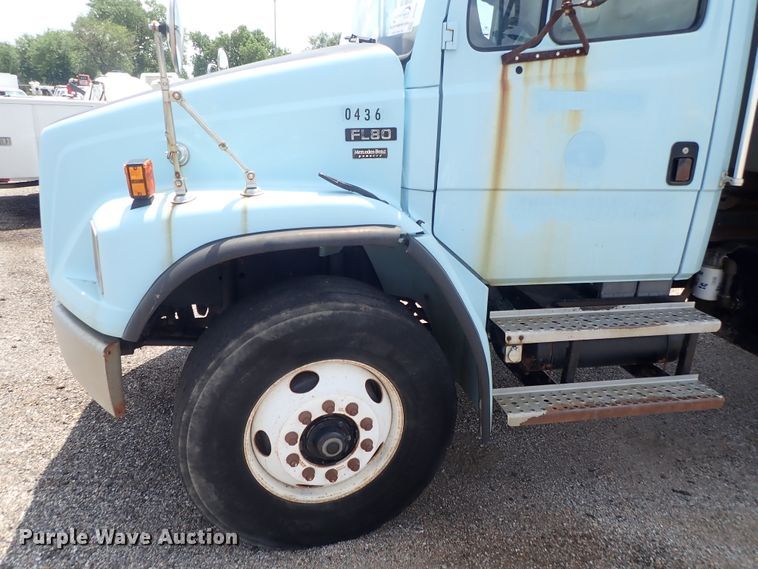 image for item DE0886 2002 Freightliner FL80 dump truck