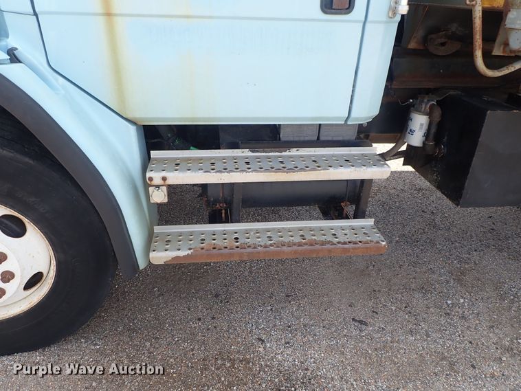 image for item DE0886 2002 Freightliner FL80 dump truck