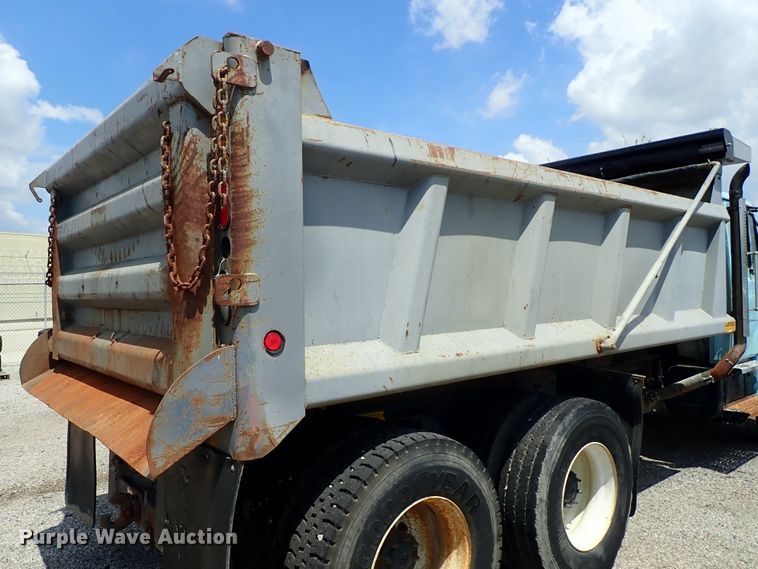 image for item DE0886 2002 Freightliner FL80 dump truck