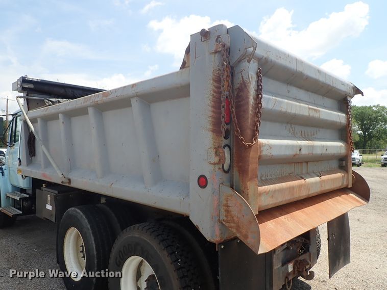 image for item DE0886 2002 Freightliner FL80 dump truck