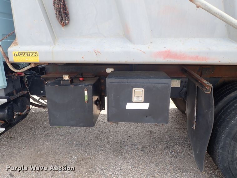 image for item DE0886 2002 Freightliner FL80 dump truck