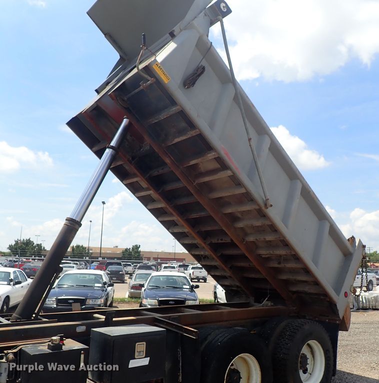 image for item DE0886 2002 Freightliner FL80 dump truck