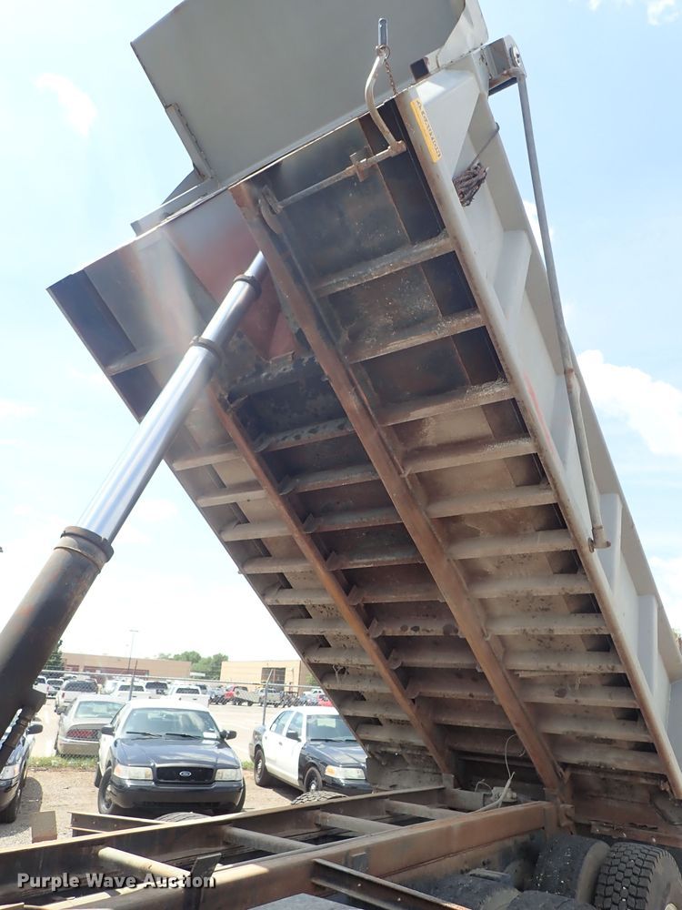 image for item DE0886 2002 Freightliner FL80 dump truck