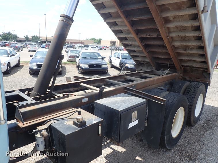 image for item DE0886 2002 Freightliner FL80 dump truck