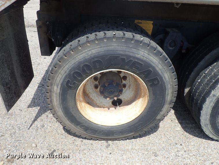 image for item DE0886 2002 Freightliner FL80 dump truck