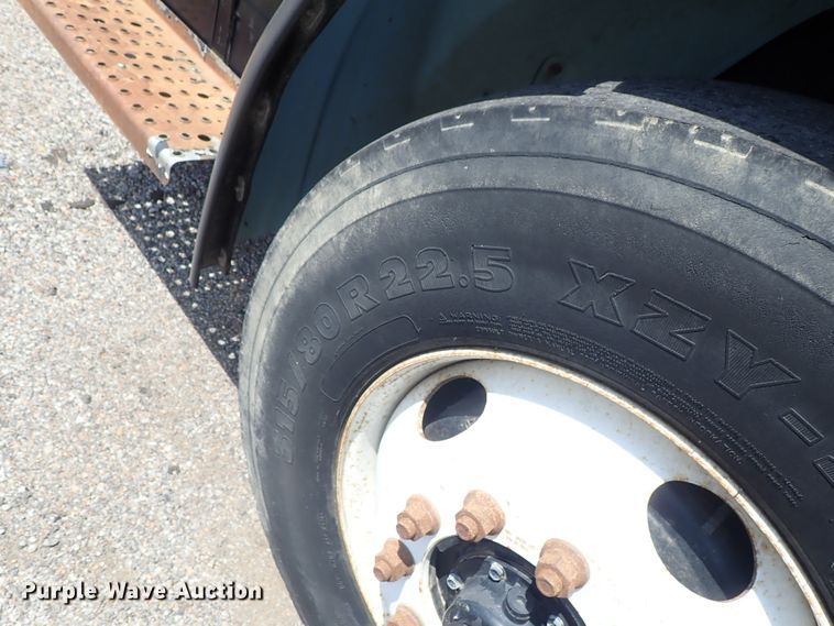 image for item DE0886 2002 Freightliner FL80 dump truck