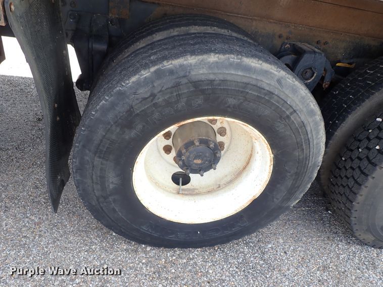 image for item DE0886 2002 Freightliner FL80 dump truck