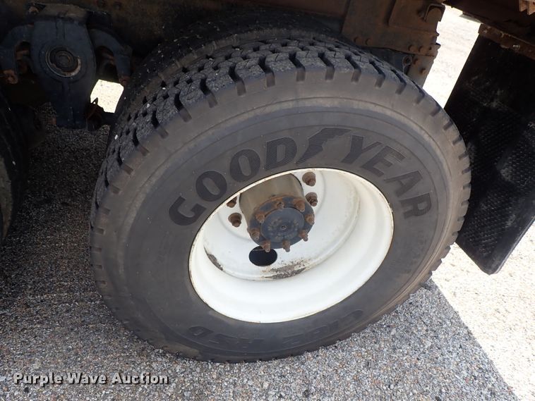 image for item DE0886 2002 Freightliner FL80 dump truck