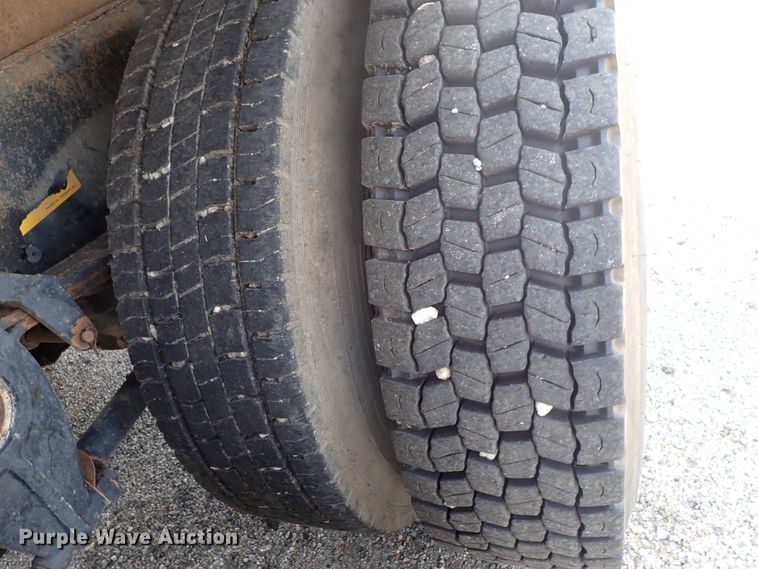 image for item DE0886 2002 Freightliner FL80 dump truck