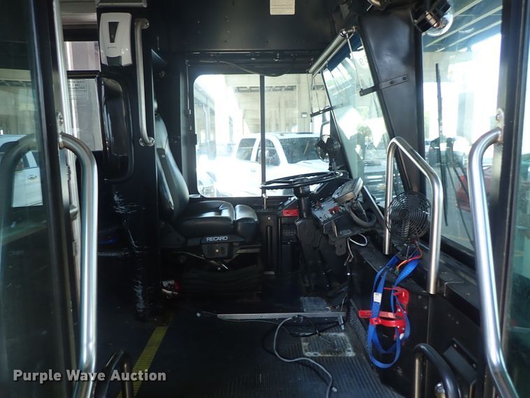 image for item DE0887 2002 Gillig Phantom C20B096N4 transit bus