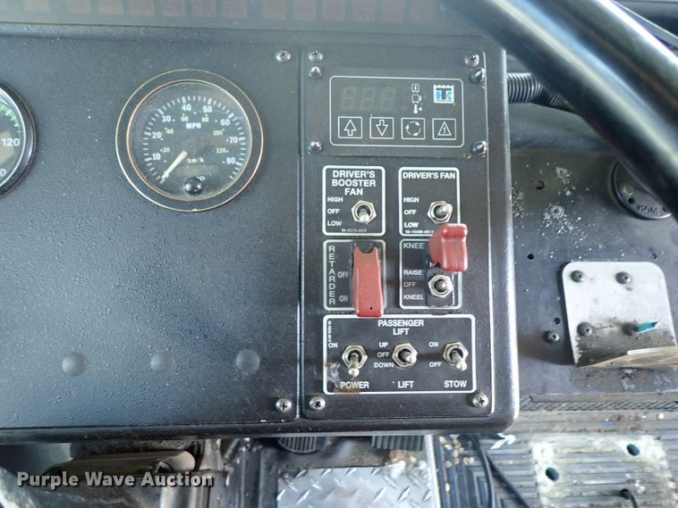 image for item DE0887 2002 Gillig Phantom C20B096N4 transit bus