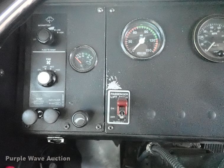 image for item DE0887 2002 Gillig Phantom C20B096N4 transit bus