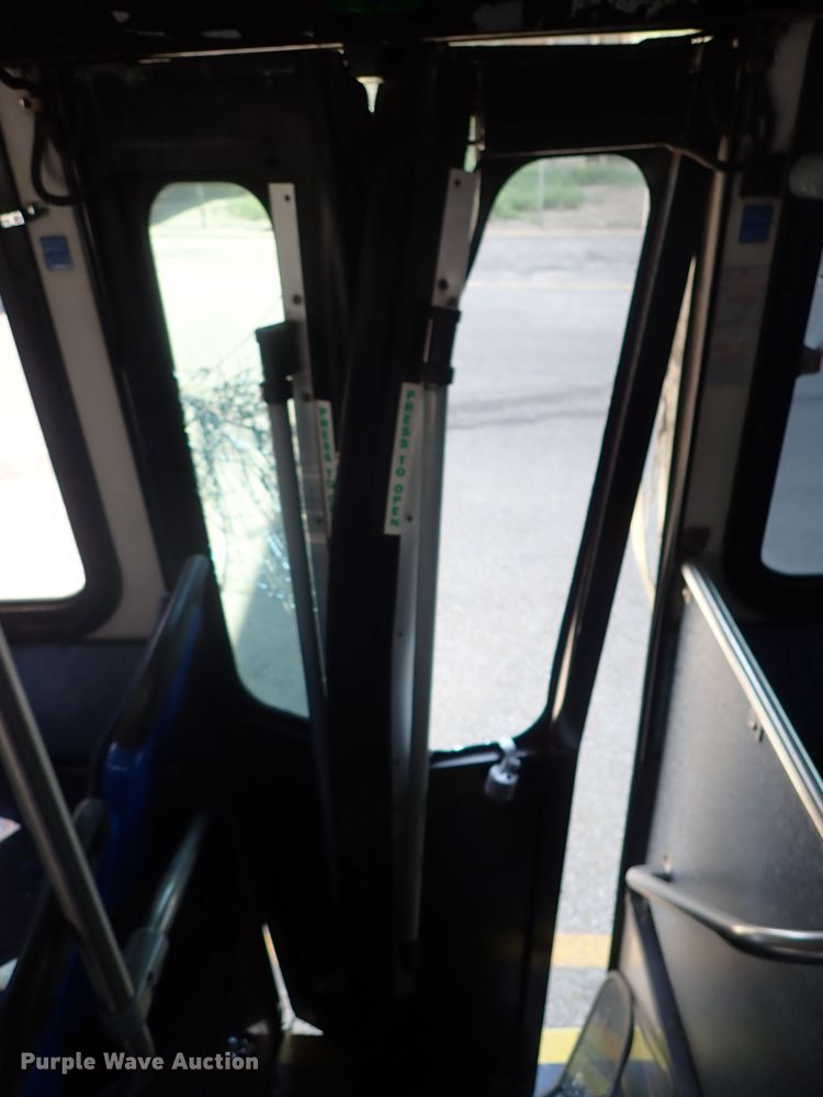 image for item DE0887 2002 Gillig Phantom C20B096N4 transit bus