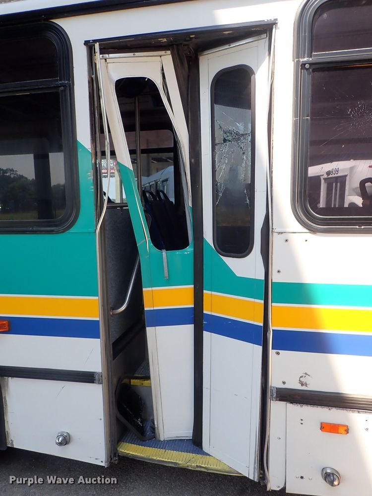 image for item DE0887 2002 Gillig Phantom C20B096N4 transit bus