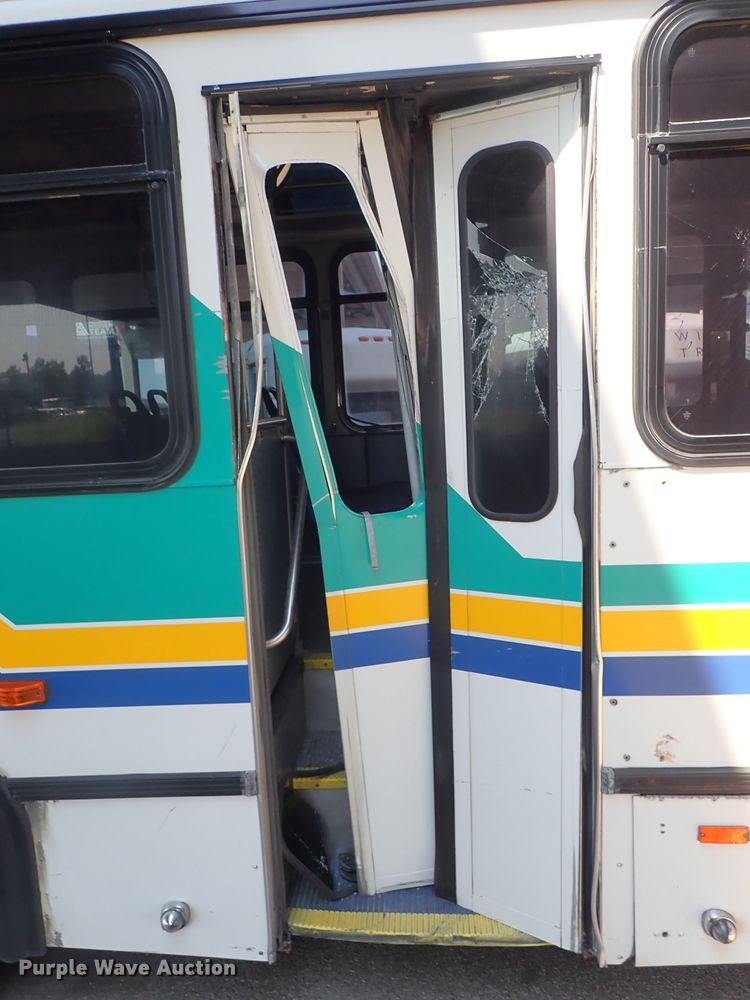 image for item DE0887 2002 Gillig Phantom C20B096N4 transit bus