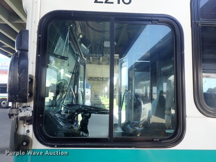 image for item DE0887 2002 Gillig Phantom C20B096N4 transit bus