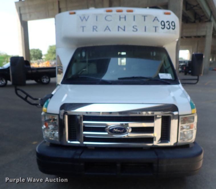 image for item DE0888 2010 Ford E450 Super Duty shuttle bus