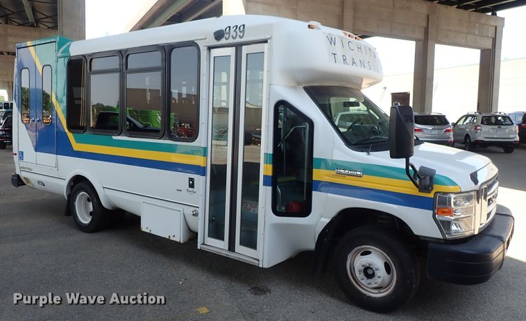 image for item DE0888 2010 Ford E450 Super Duty shuttle bus