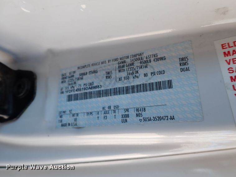 image for item DE0888 2010 Ford E450 Super Duty shuttle bus